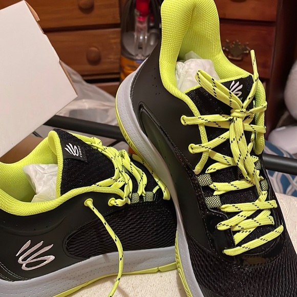 Curry under armour high tops. Size 11.5. Mens   NWT